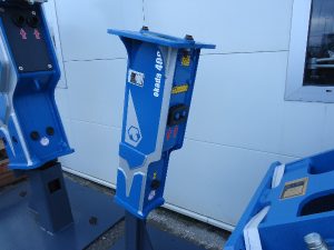 Hidraulikus bontókalapács. Japán Okada törőfej.
