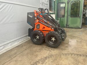 csúszókerekes minirakodó gép SSQ 21 HF - Image 3